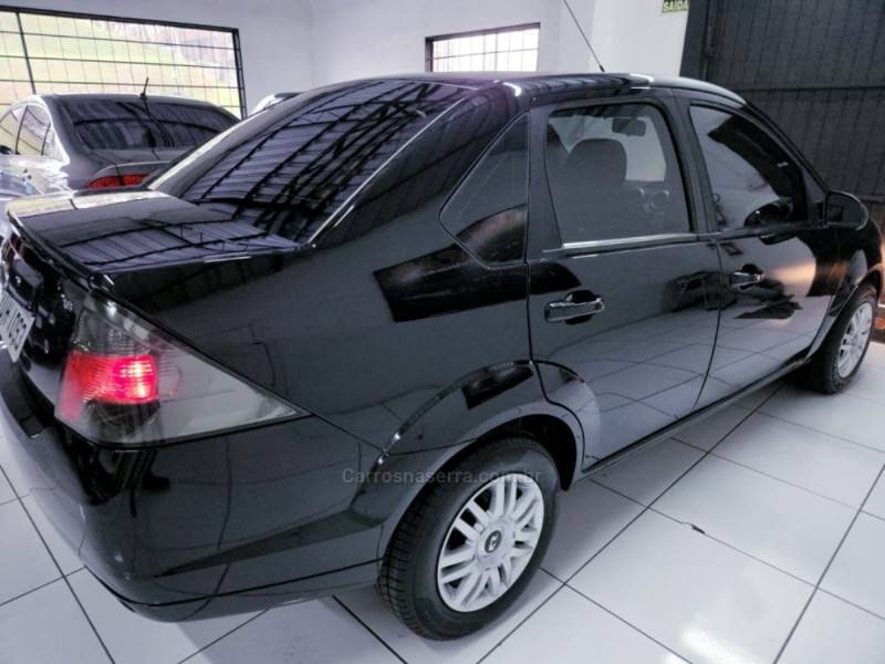 FORD - FIESTA - 2012/2013 - Preta - R$ 35.900,00