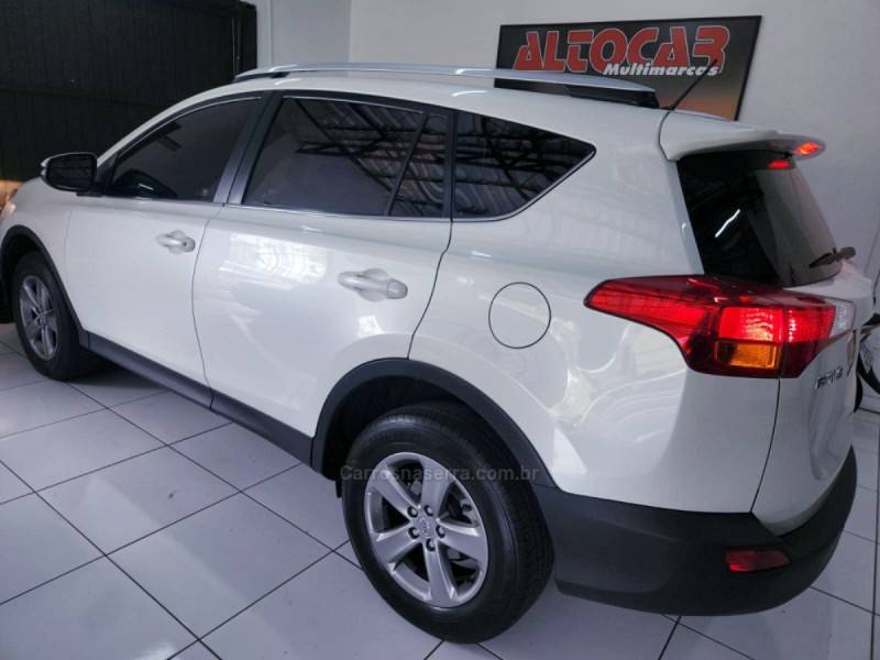 TOYOTA - RAV4 - 2013/2014 - Branca - R$ 94.900,00