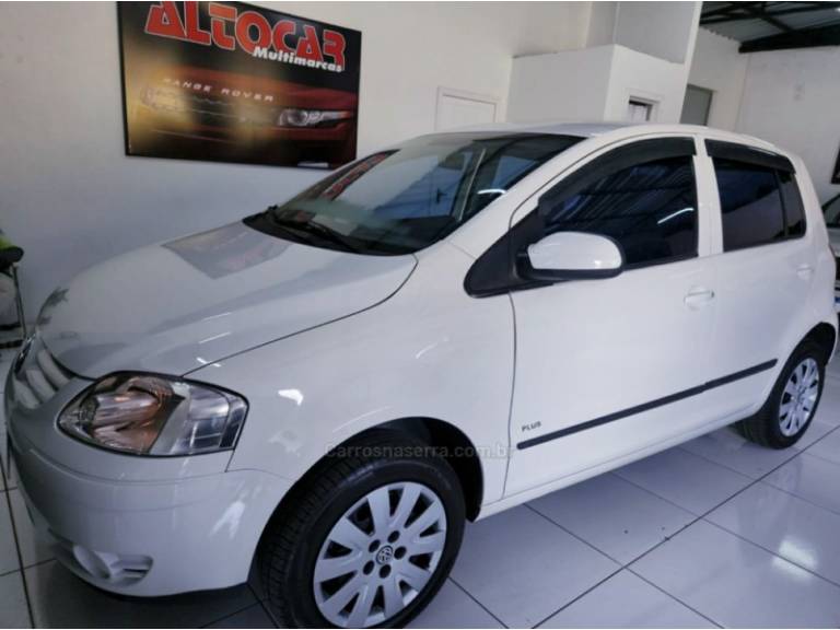 VOLKSWAGEN - FOX - 2005/2006 - Branca - R$ 28.900,00