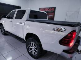 TOYOTA - HILUX - 2019/2020 - Branca - R$ 158.900,00