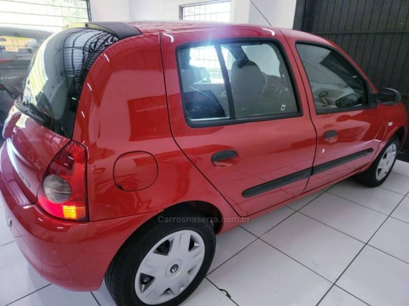 RENAULT - CLIO - 2010/2011 - Vermelha - R$ 25.900,00