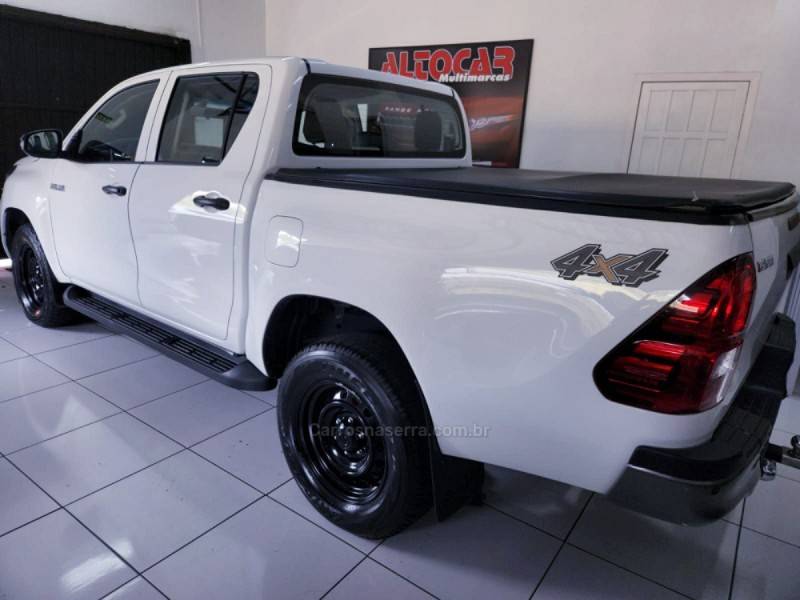 TOYOTA - HILUX - 2021/2021 - Branca - R$ 160.900,00