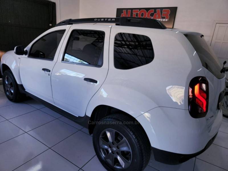 RENAULT - DUSTER - 2018/2019 - Branca - R$ 72.900,00