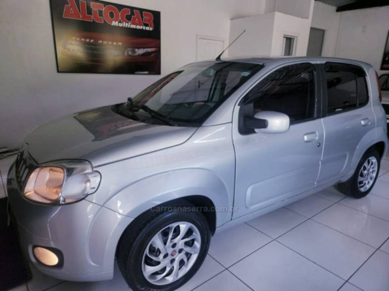 FIAT - UNO - 2013/2014 - Prata - R$ 37.900,00