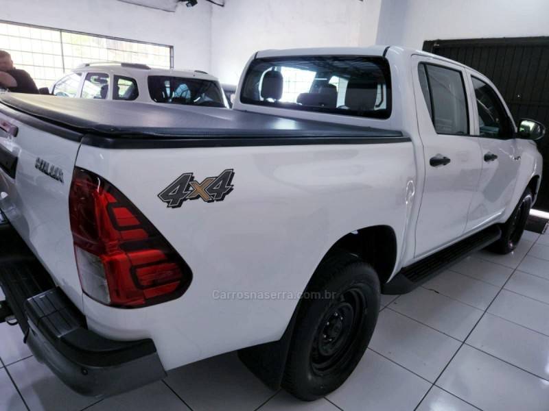 TOYOTA - HILUX - 2021/2021 - Branca - R$ 160.900,00