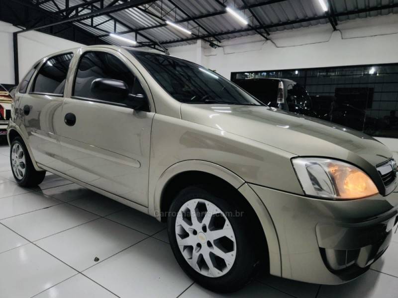 CHEVROLET - CORSA - 2010/2011 - Dourada - R$ 32.900,00