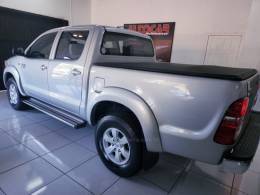 TOYOTA - HILUX - 2012/2013 - Prata - R$ 112.900,00