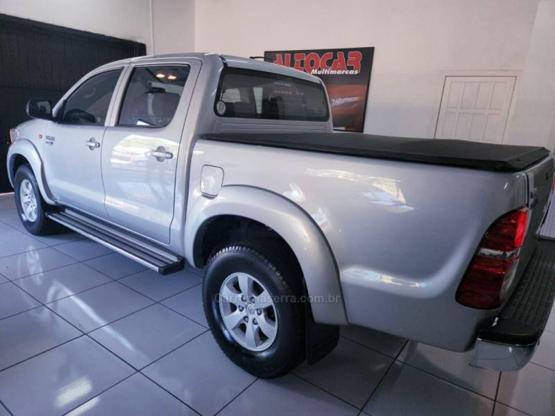 TOYOTA - HILUX - 2012/2013 - Prata - R$ 112.900,00