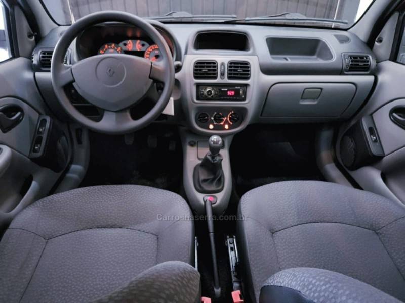 RENAULT - CLIO - 2010/2011 - Vermelha - R$ 25.900,00